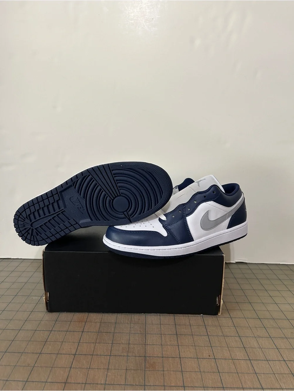 Jordan 1 Low ‘Wolf Grey Midnight Navy’